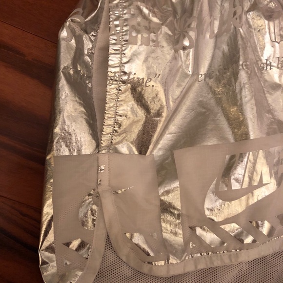 Awesome Nike silver running shorts size S - Picture 6 of 7